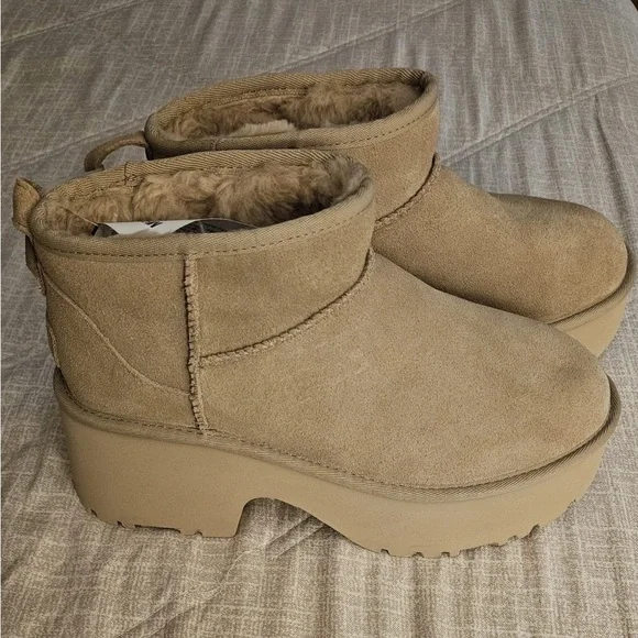 Classic Ultra Mini New Heights Platform Boot (Women) NWOT - Picture 4 of 7